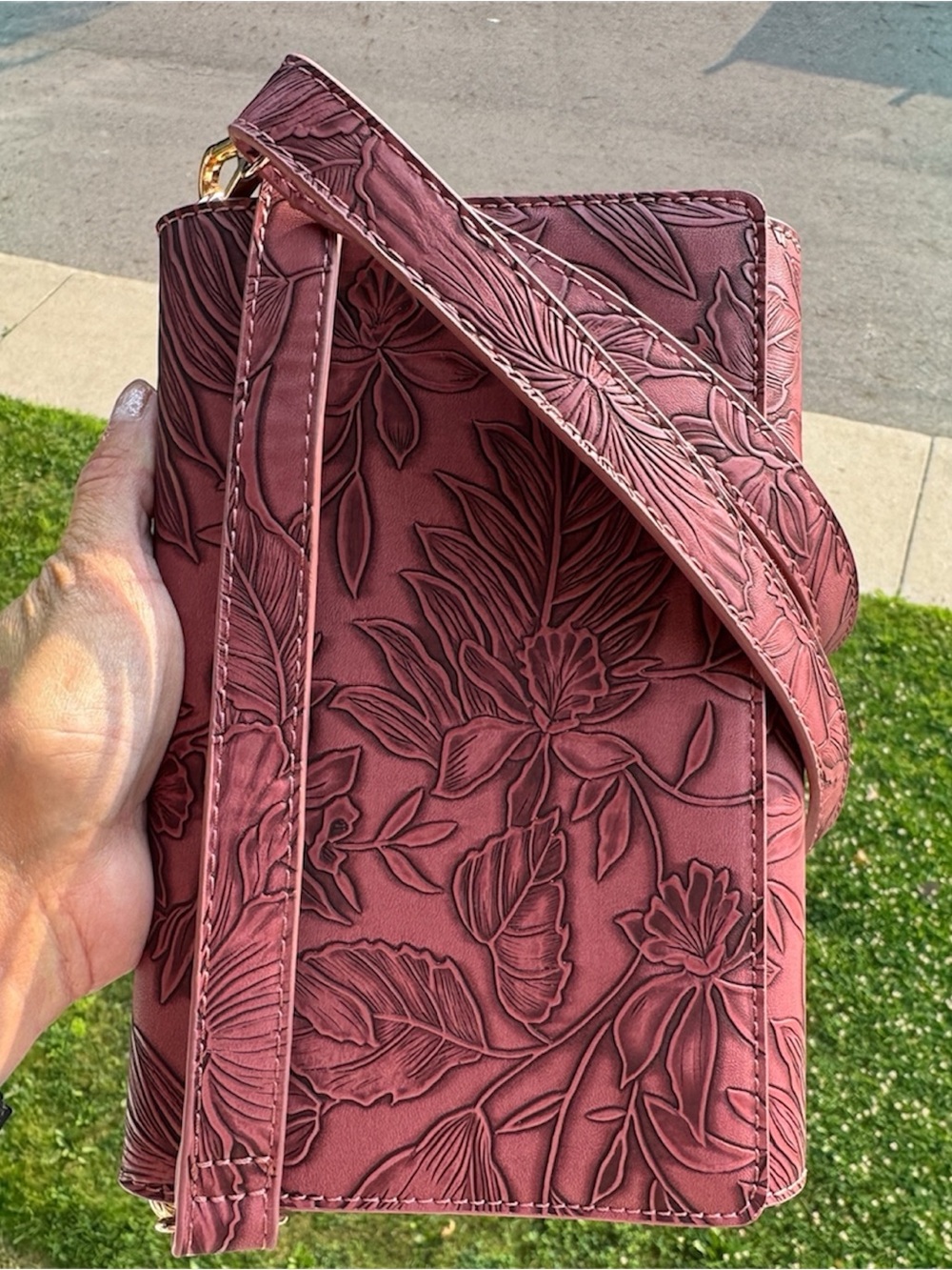 Save the Girls Vista Vail Embossed Floral Zip Wallet - Rose